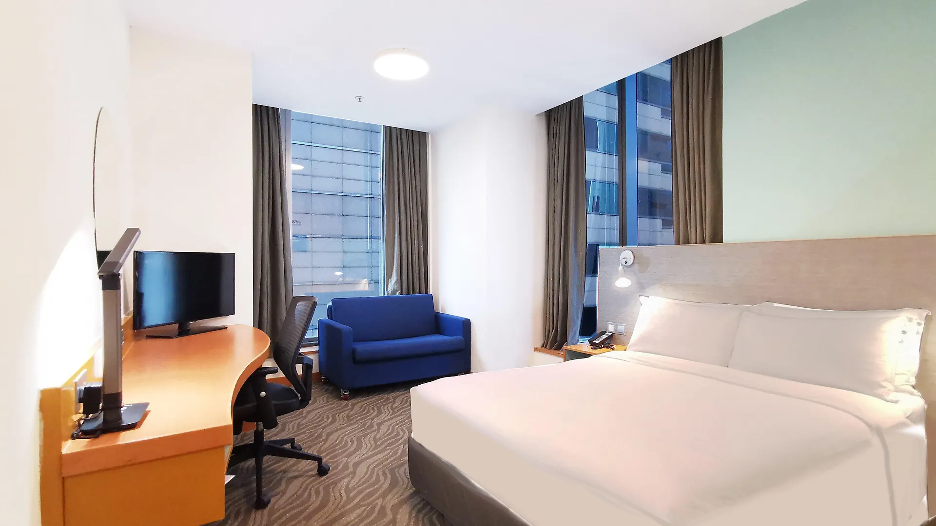 Holiday Inn Express Hong Kong Causeway Bay By Ihg 3*,